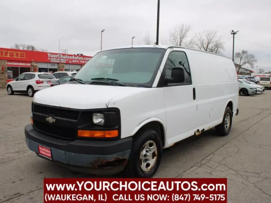 2004 Chevrolet Express Cargo 1500 Van photo 1