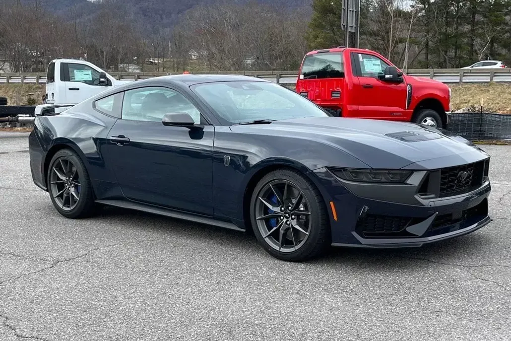2025 Ford Mustang Dark Horse photo 1