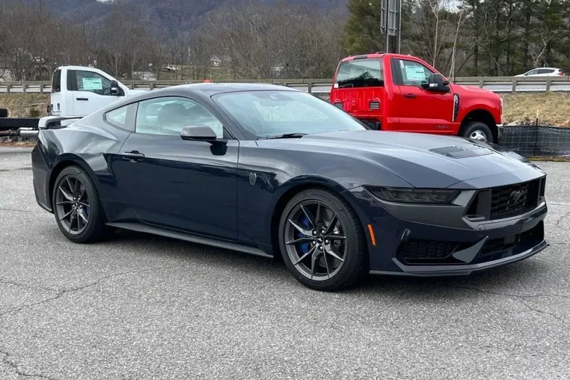 2025 Ford Mustang Dark Horse photo 1