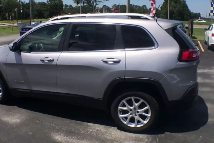 2018 Jeep Cherokee Latitude photo 1