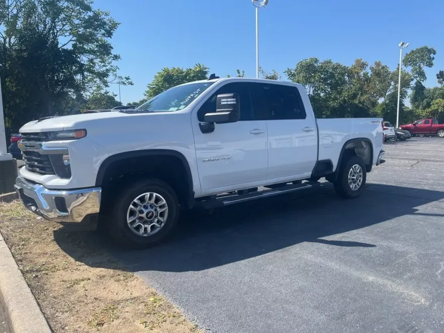 2024 Chevrolet Silverado 2500HD LT photo 1