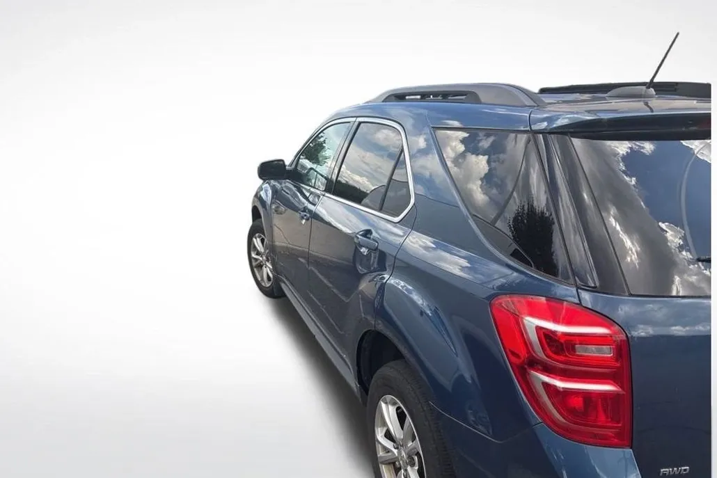 2016 Chevrolet Equinox LT photo 1