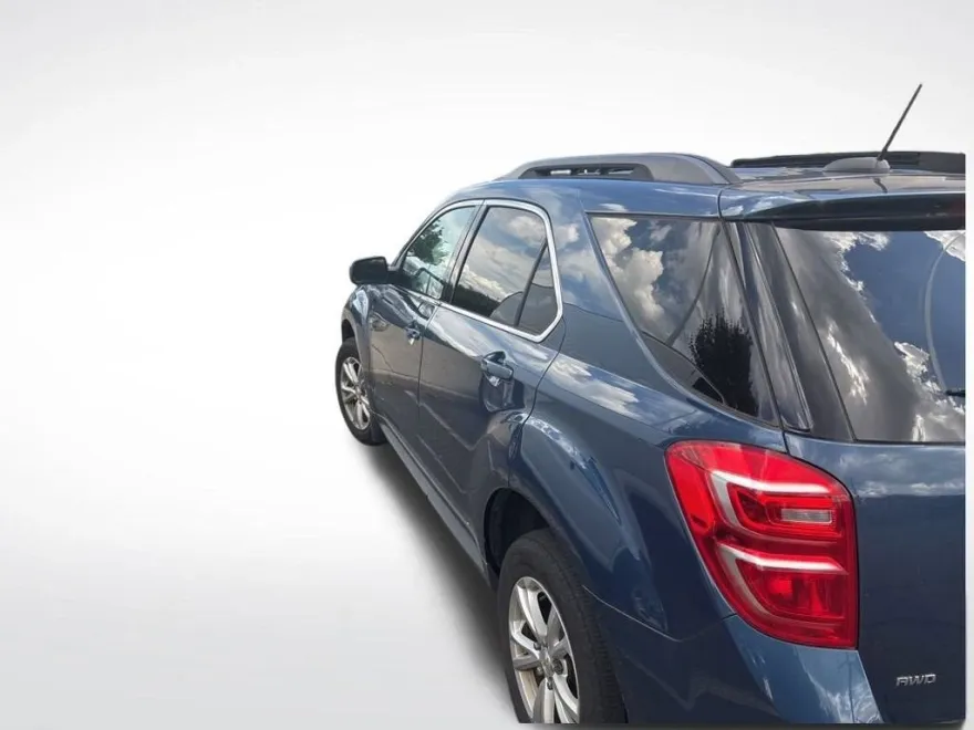 2016 Chevrolet Equinox LT photo 1
