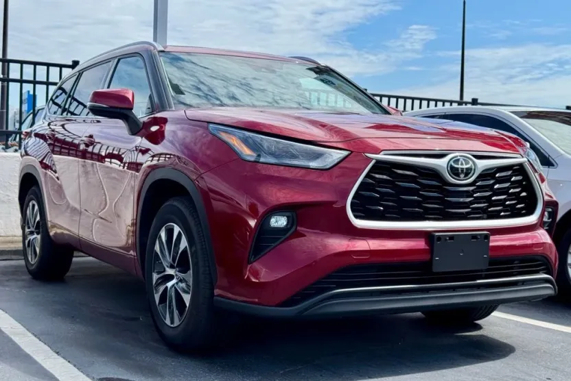 2022 Toyota Highlander XLE photo 1