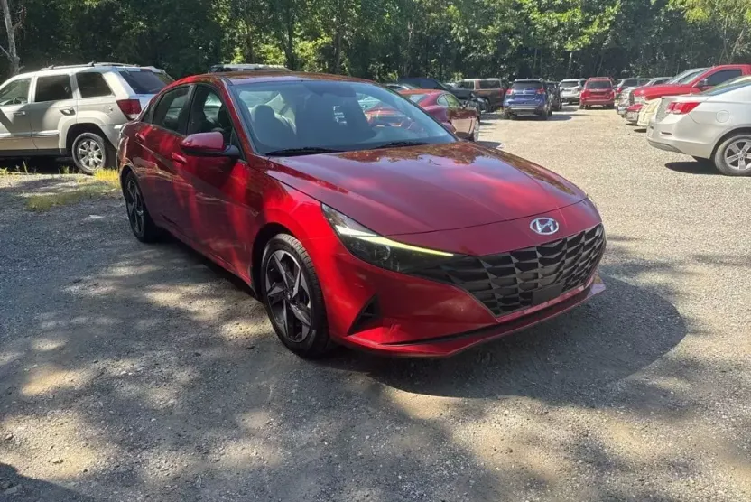 2023 Hyundai Elantra SEL photo 1