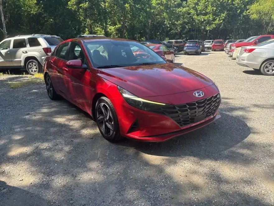 2023 Hyundai Elantra SEL photo 1