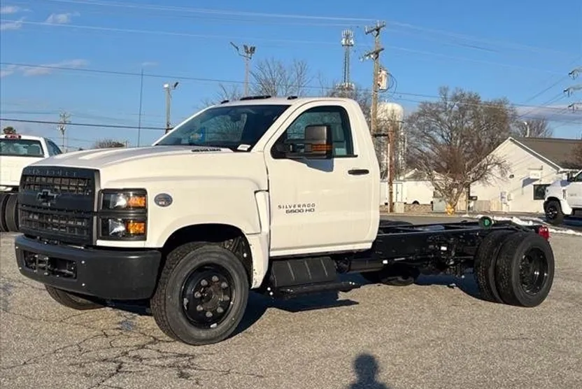 2024 Chevrolet Silverado 5500HD Work Truck photo 1
