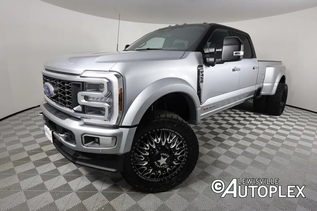 2024 Ford F-450 Platinum photo 1