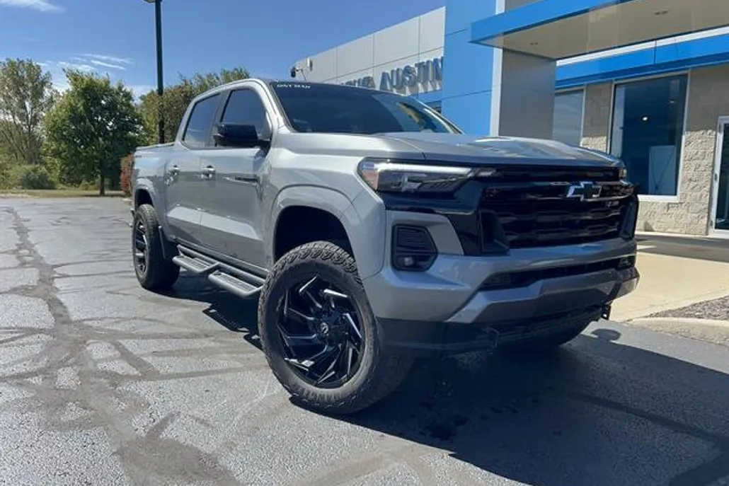 2023 Chevrolet Colorado Z71 photo 1