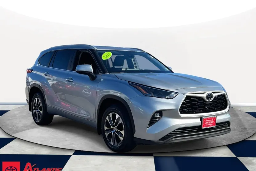 2023 Toyota Highlander XLE photo 1