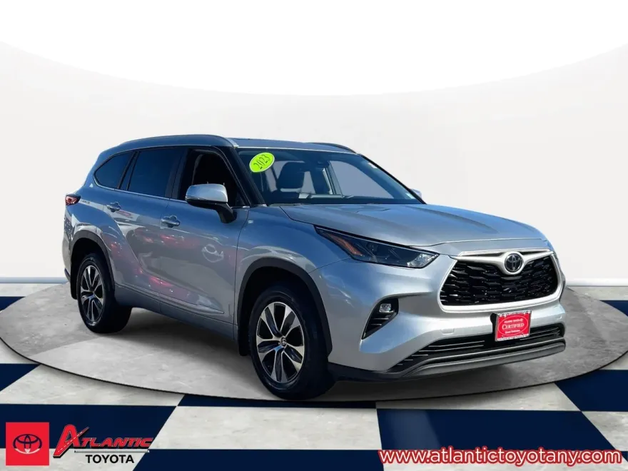 2023 Toyota Highlander XLE photo 1