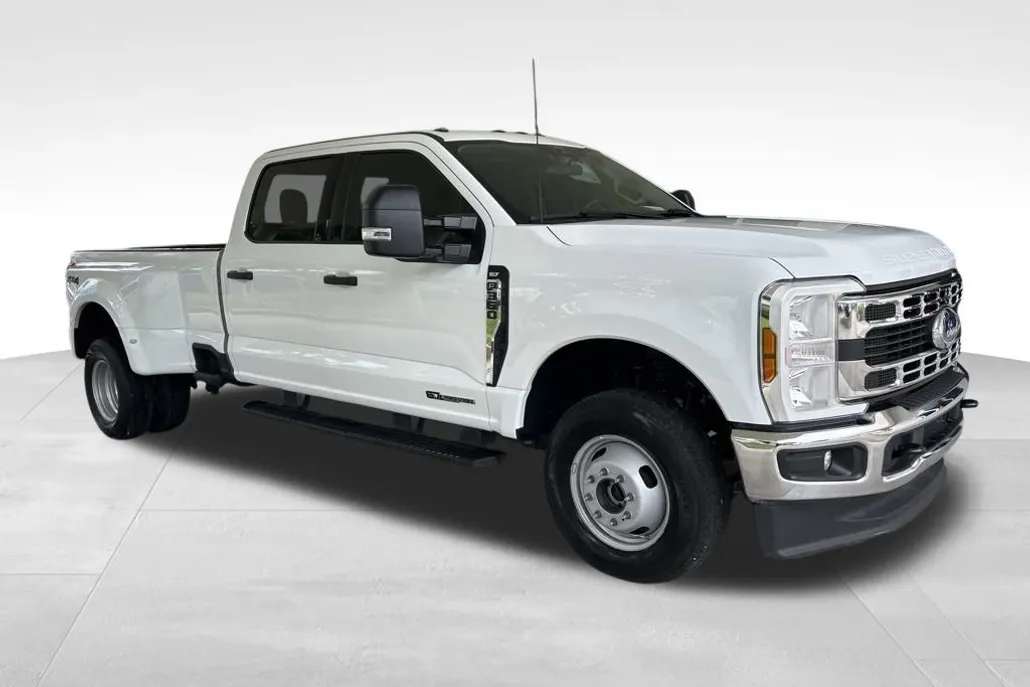 2024 Ford F-350 XLT photo 1