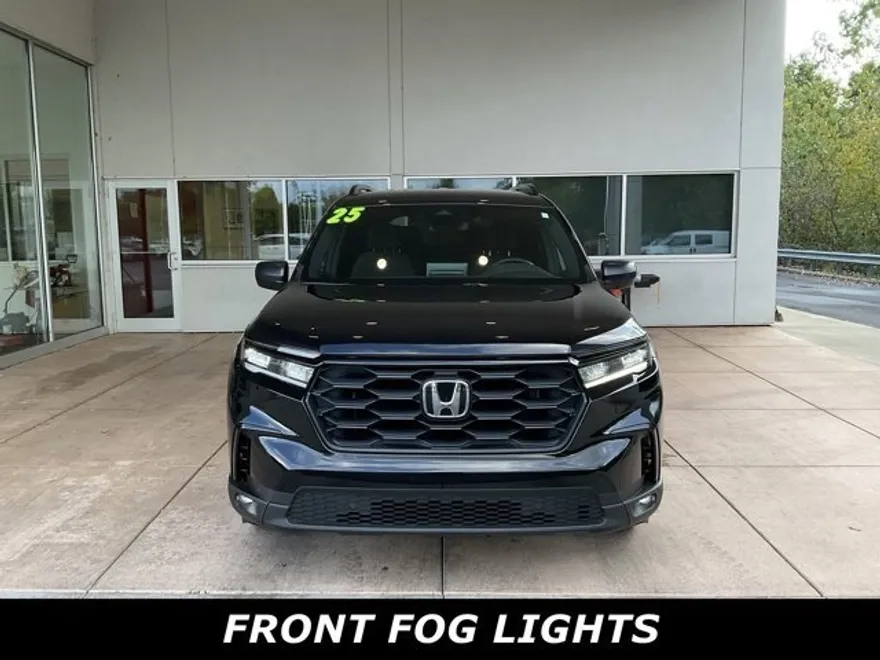 2025 Honda Pilot Sport photo 1
