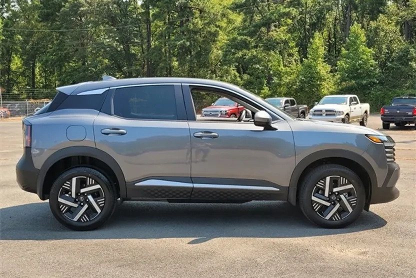 2025 Nissan Kicks SV photo 1