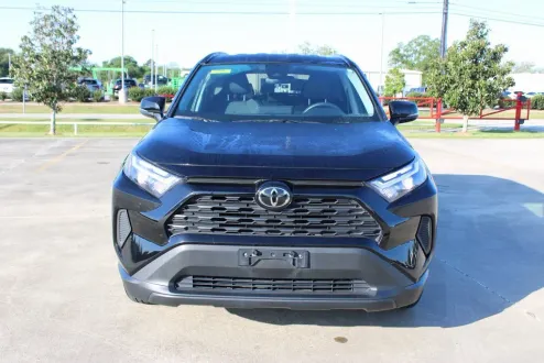 2024 Toyota RAV4 XLE photo 3
