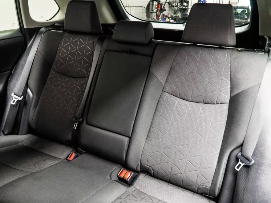 2024 Toyota RAV4 XLE photo 32