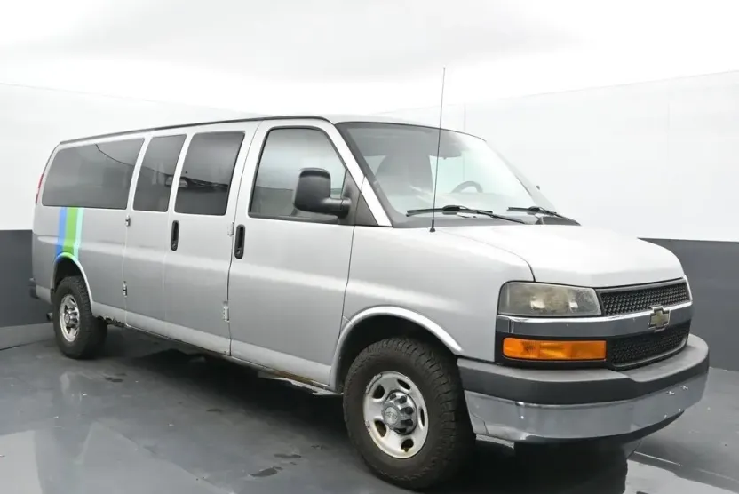 2012 Chevrolet Express 3500 LT Passenger Van photo 1
