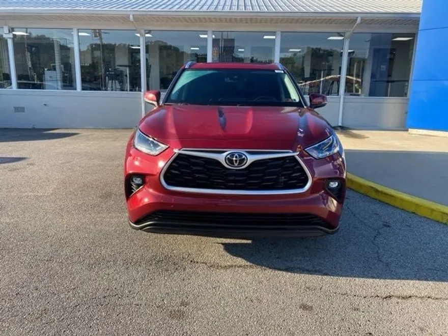 2021 Toyota Highlander XLE photo 1