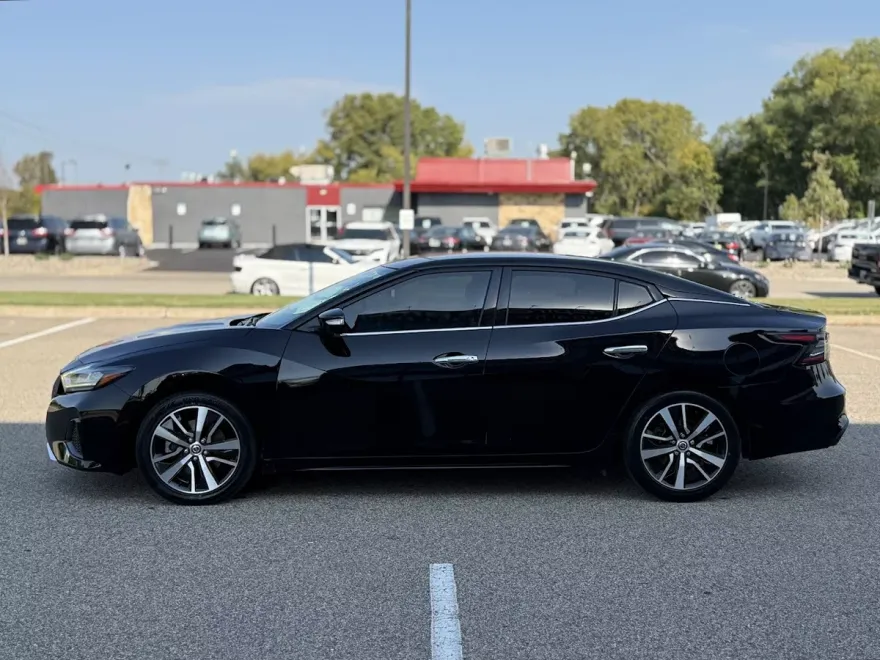 2021 Nissan Maxima SV photo 1