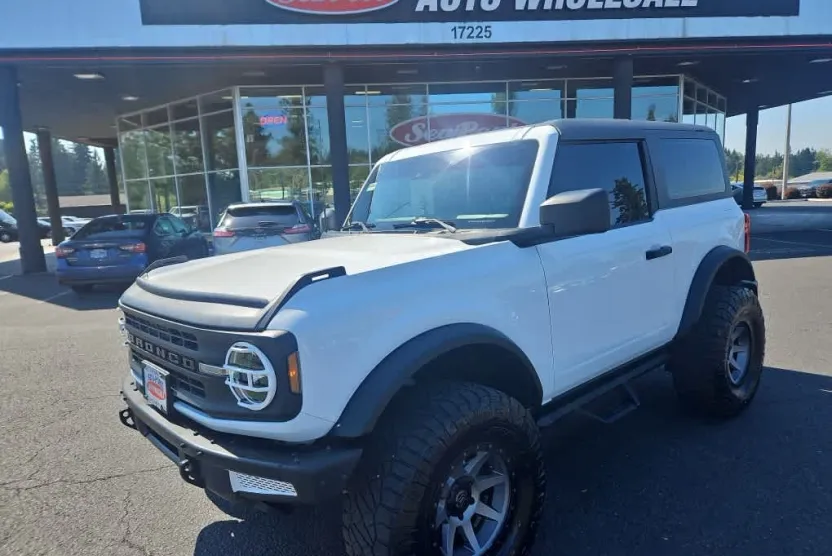 2022 Ford Bronco Base photo 1