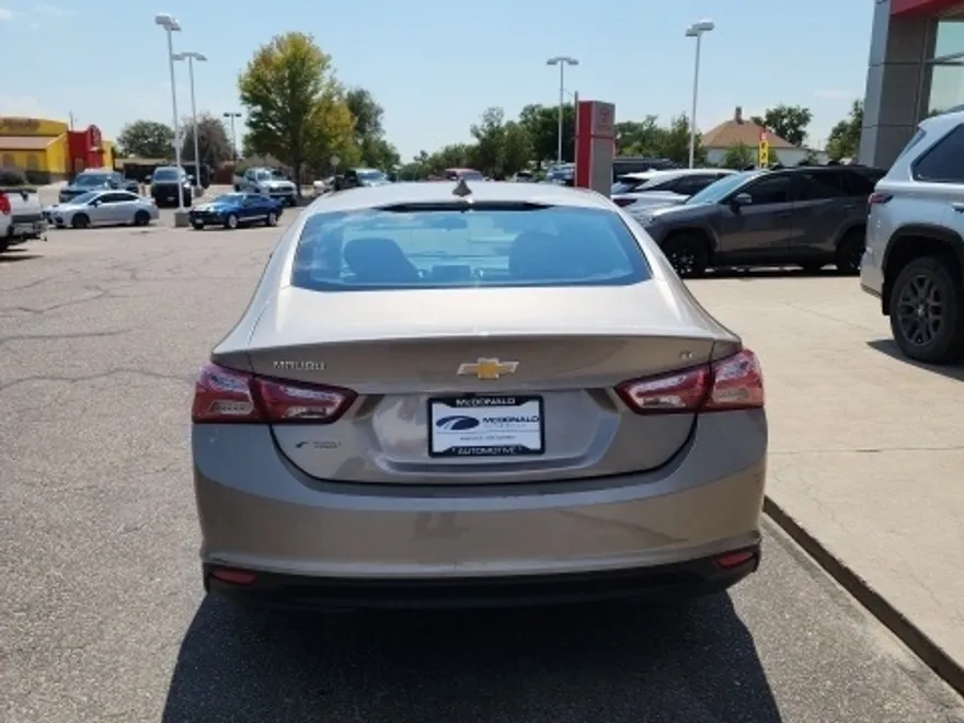 2022 Chevrolet Malibu 1LT photo 1
