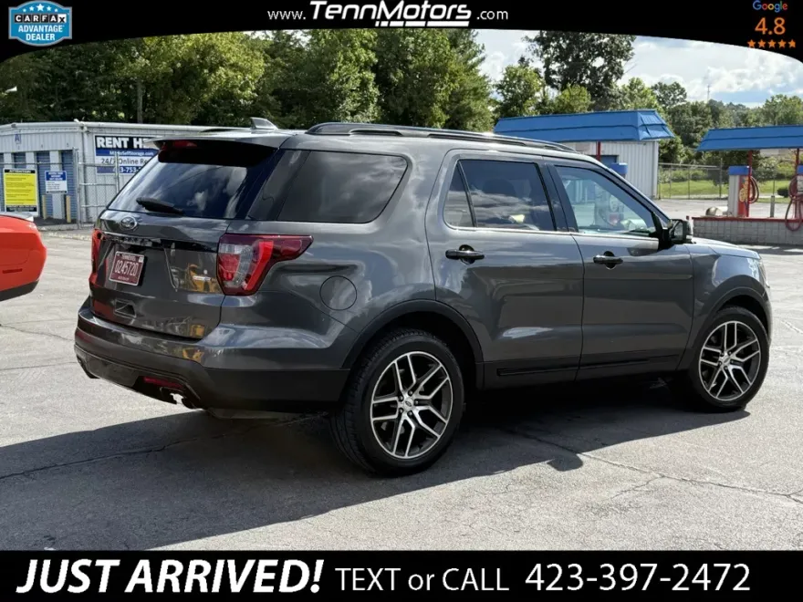 2017 Ford Explorer Sport photo 1