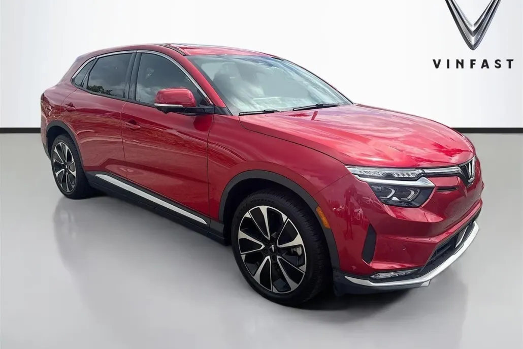 2025 Vinfast VF 8 8 photo 1