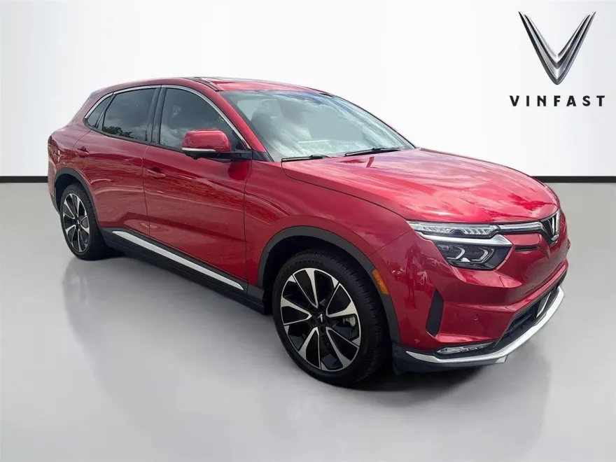 2025 Vinfast VF 8 8 photo 1