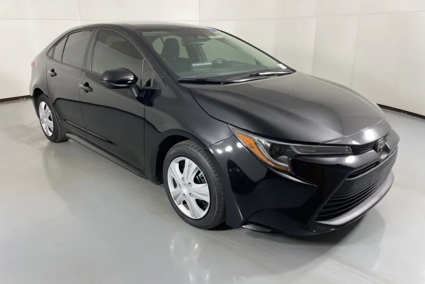 2024 Toyota Corolla LE photo 1
