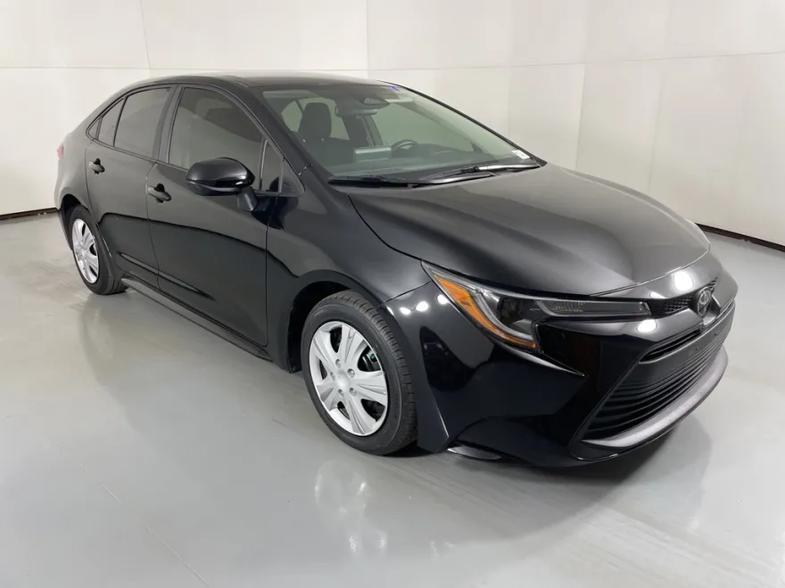 2024 Toyota Corolla LE photo 1