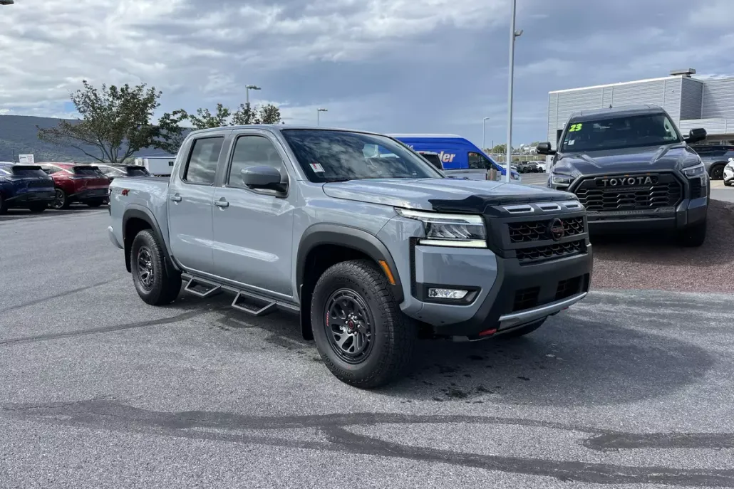 2025 Nissan Frontier Crew Cab PRO-4X photo 1