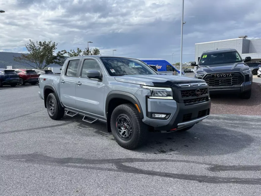 2025 Nissan Frontier Crew Cab PRO-4X photo 1