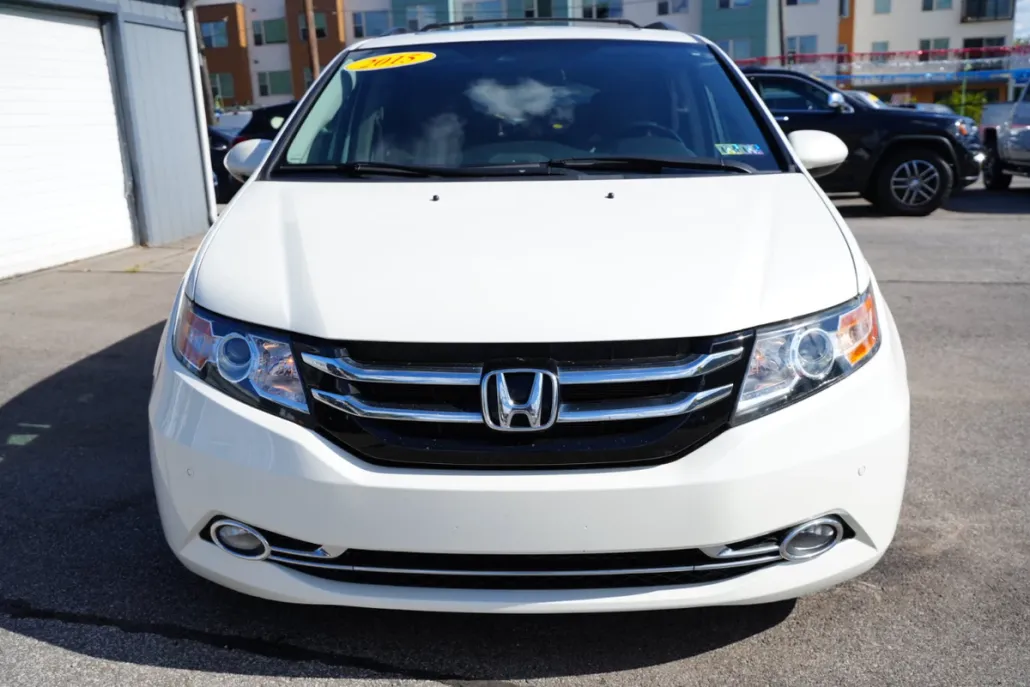 2015 Honda Odyssey Touring Elite photo 1