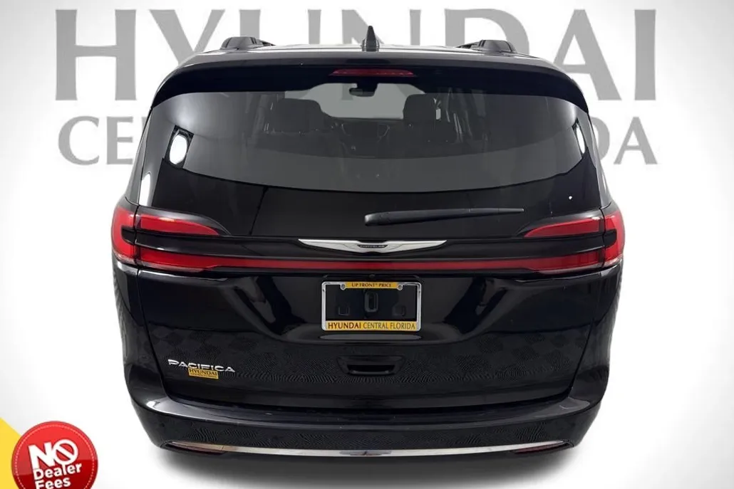 2021 Chrysler Pacifica Touring photo 1