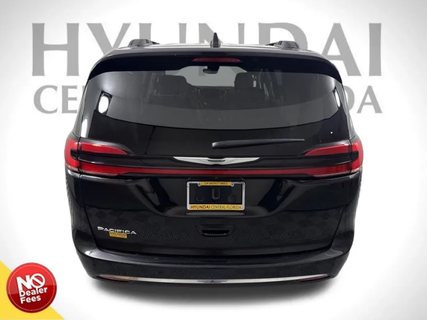 2021 Chrysler Pacifica Touring photo 1