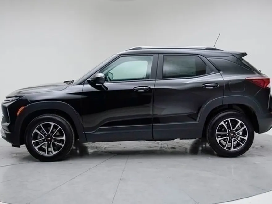 2025 Chevrolet Trailblazer LT photo 1