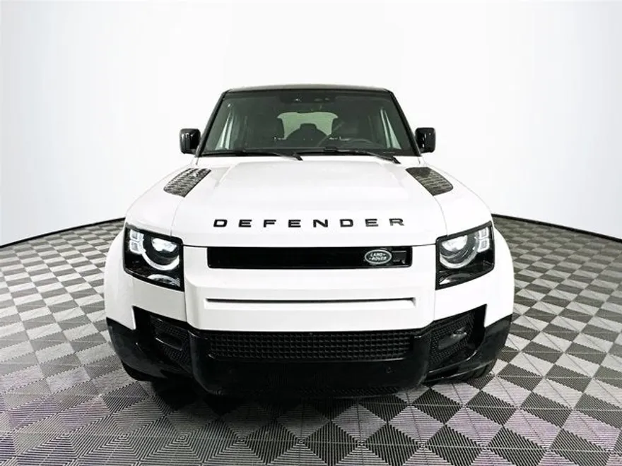 2025 Land Rover Defender 110 X SE photo 1