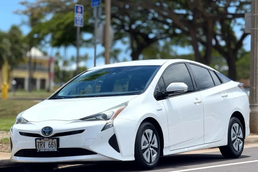 2018 Toyota Prius One photo 1