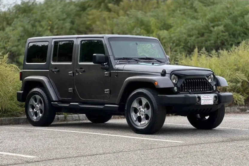 2018 Jeep Wrangler Unlimited Sahara photo 1