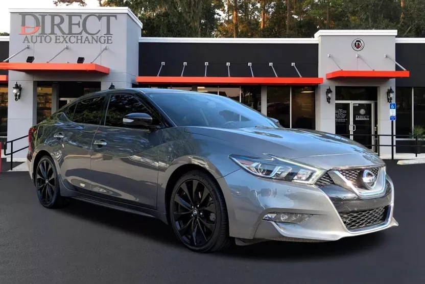 2017 Nissan Maxima SR photo 1