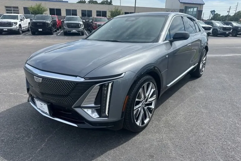 2023 Cadillac Lyriq Luxury photo 1