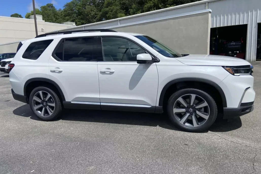 2025 Honda Pilot Touring photo 1