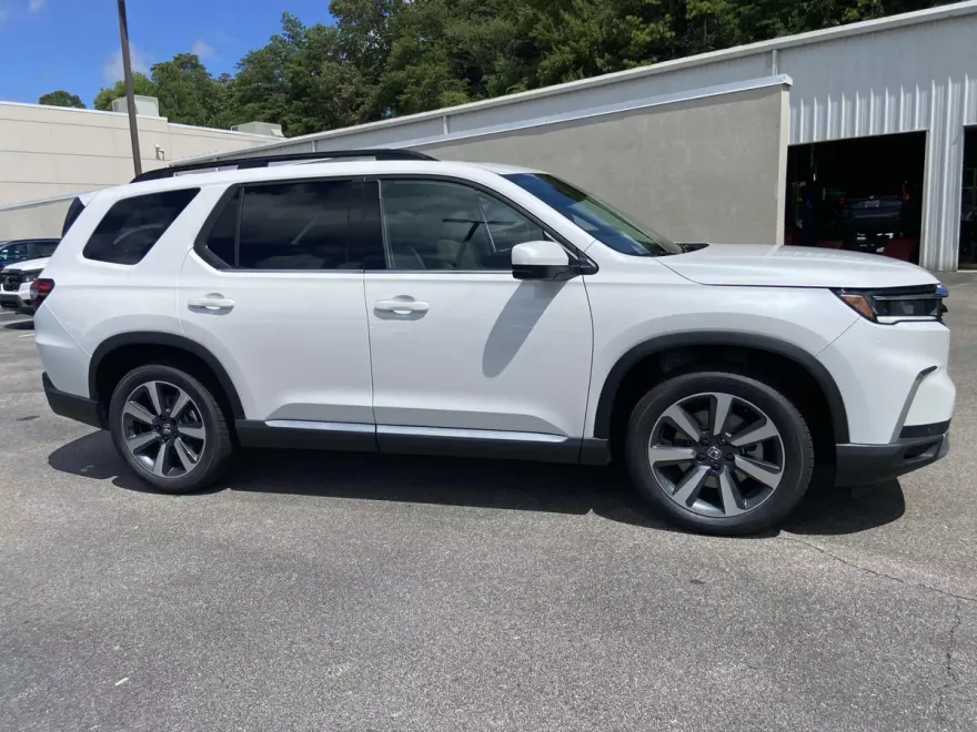 2025 Honda Pilot Touring photo 1