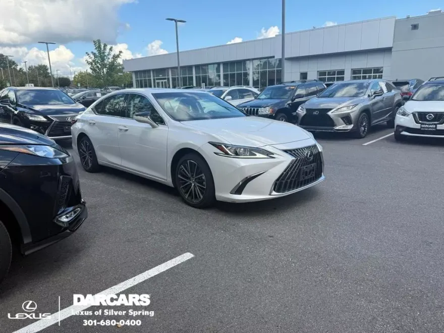 2023 Lexus ES 300h photo 1