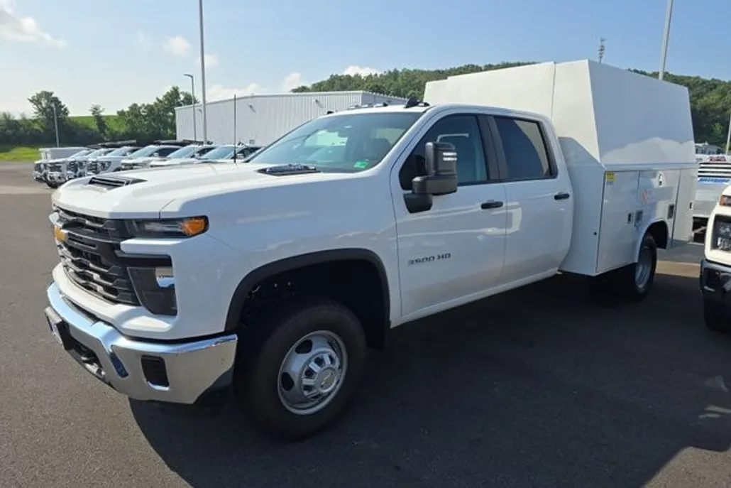 2025 Chevrolet Silverado 3500HD Work Truck photo 1