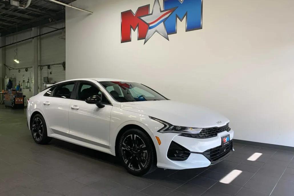 2024 Kia K5 GT-Line photo 1