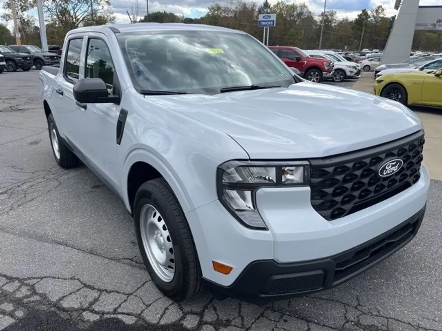 2025 Ford Maverick XL photo 1