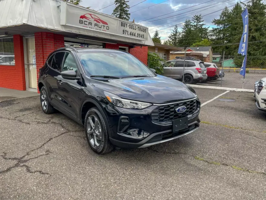 2025 Ford Escape ST-Line Sport photo 1
