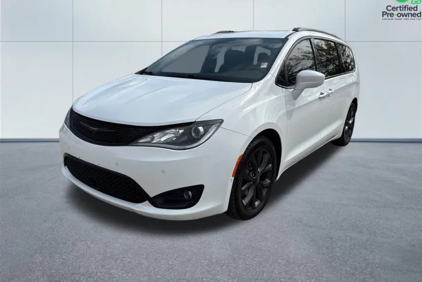 2019 Chrysler Pacifica Touring Plus photo 1