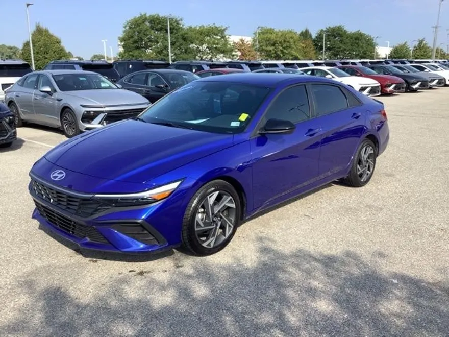 2025 Hyundai Elantra SEL Sport photo 1